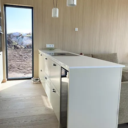 Semesterbostad Lyngvaer Signature - Jacuzzi & Sauna - No 27