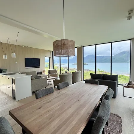Lyngvaer Signature - Jacuzzi & Sauna - No 27 Feriehus