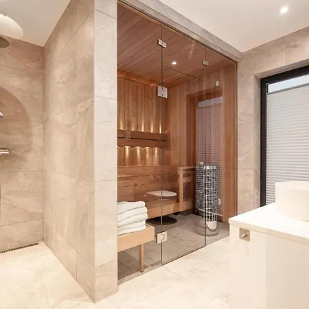 Lyngvaer Signature - Jacuzzi & Sauna - No 27
