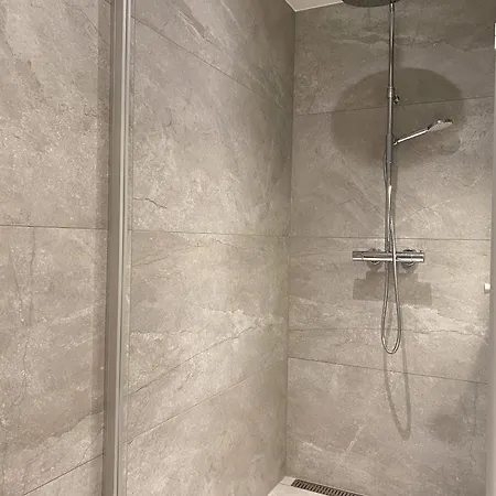 Lyngvaer Signature - Jacuzzi & Sauna - No 27 Feriehus *